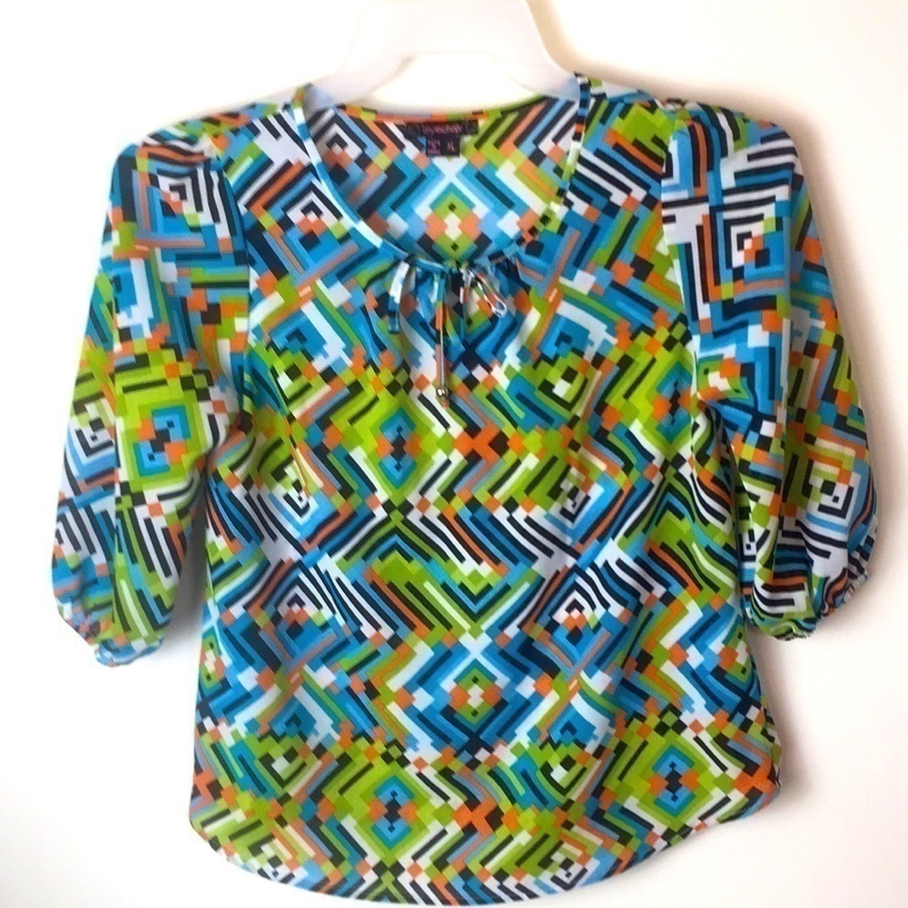 🌸 My Michelle multicolor top. Size XL.